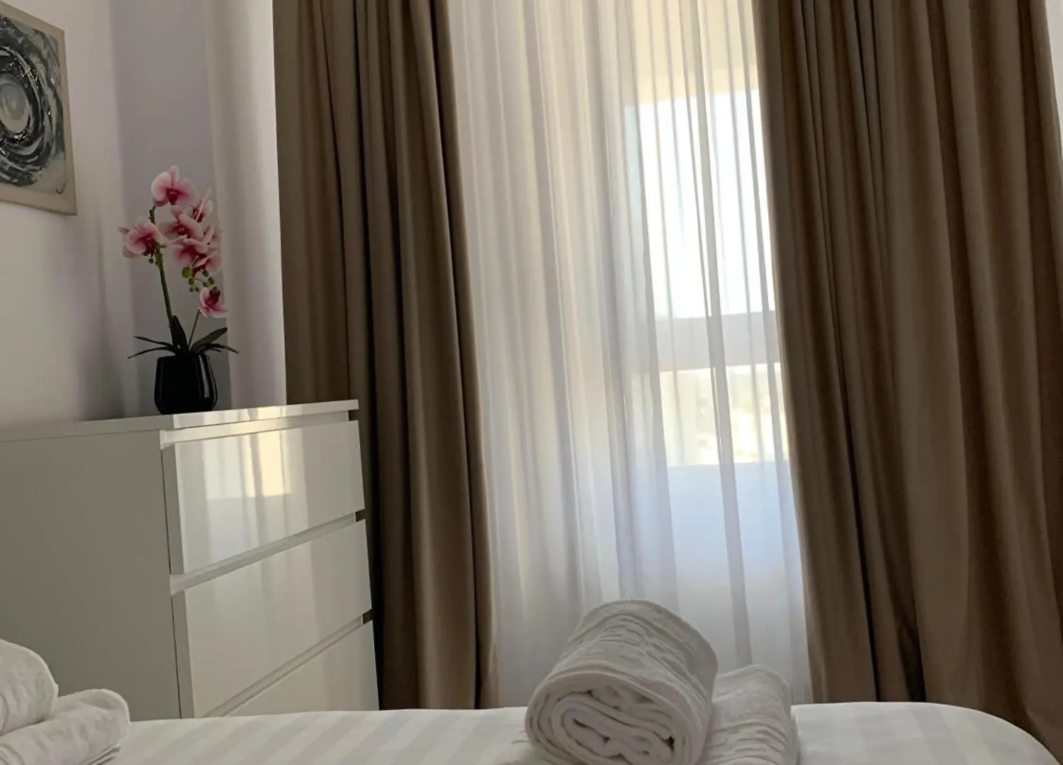 Alexa Deluxe Apartment At Central Address Rezidence With Parking Bucharest Romania